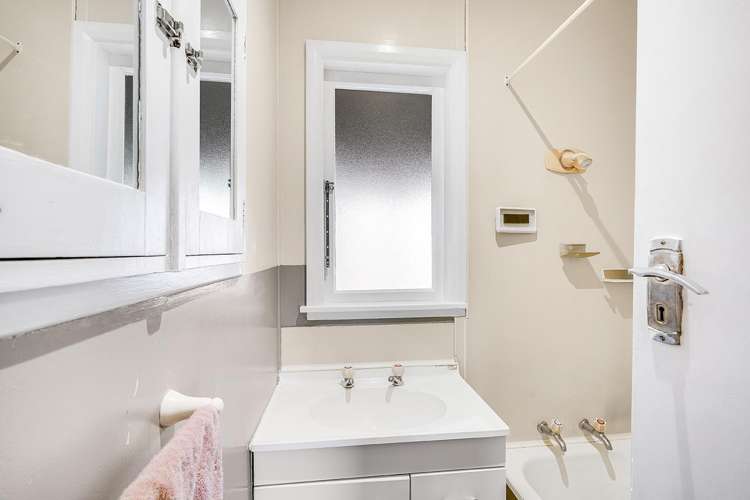 221 Fox Street Hamilton East_8