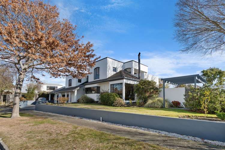 9 Travis Country Drive Burwood_39