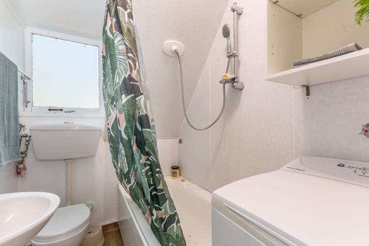 64/46 Hiropi Street Newtown_18