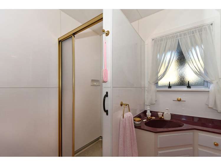 197 The Ridgeway Stoke_14