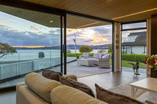 Lake Terrace Prestige with Iconic Views