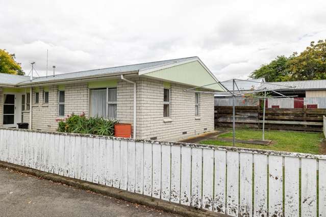 4 Bedroom Classic on Seddon St  !