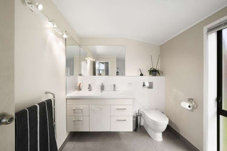 1 Dorrington Place Eastern Beach_12