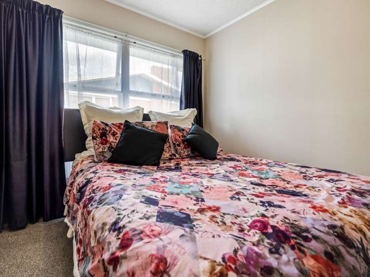 30 Garden Heights Ave Glenview_13