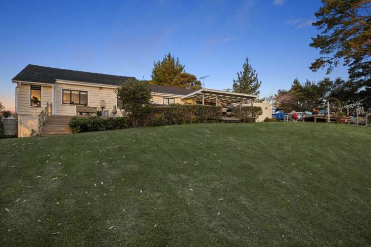 1258 East Coast Road Redvale_43