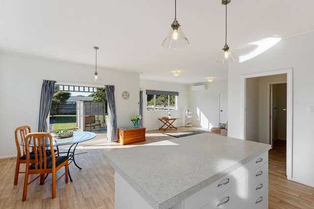 8 Manuka Street Otaki Beach_4