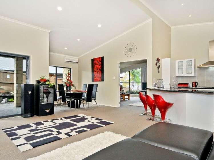 92 Farnborough Drive Grandview Heights_10