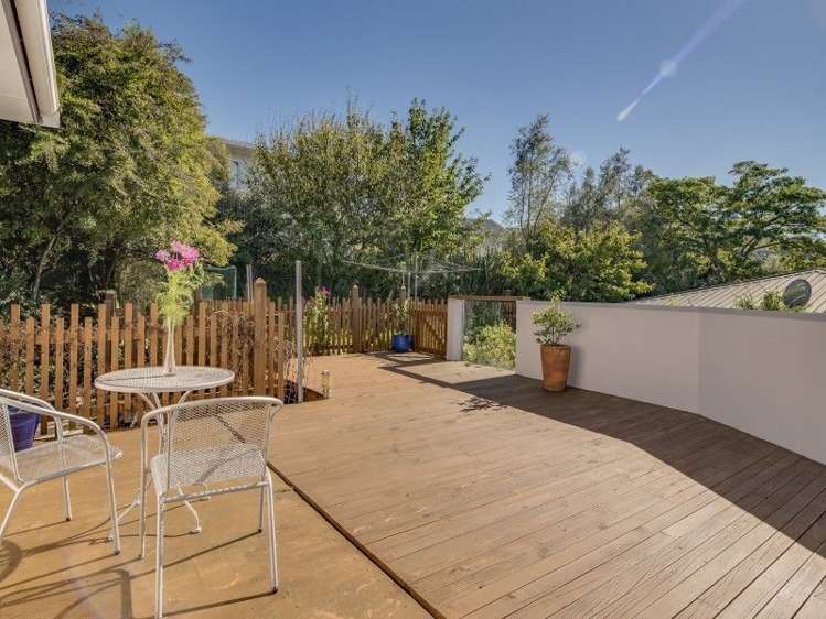 192 Saint Vincent Street Toi Toi_1