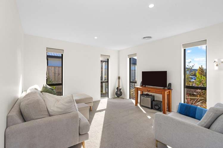 194 Faringdon Boulevard Rolleston_4