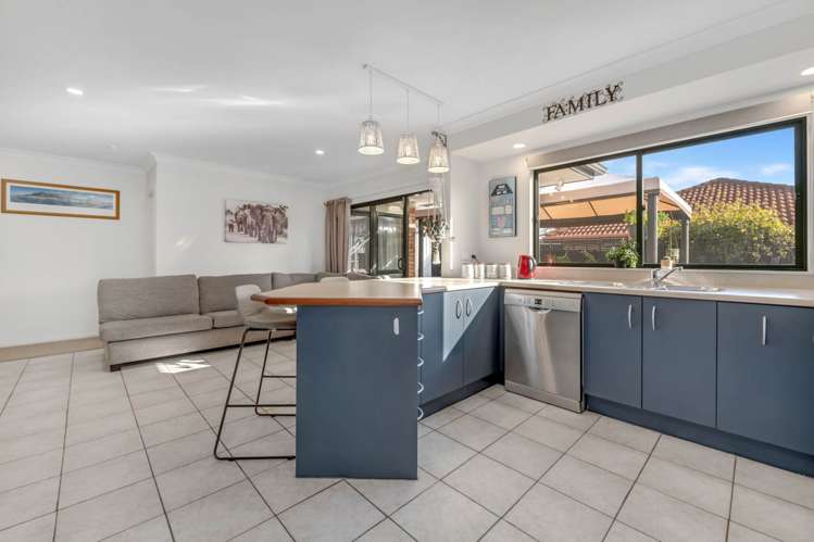 11 Norman Close The Gardens_14