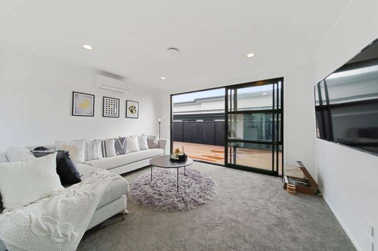 Lyndhurst Road Frimley_15