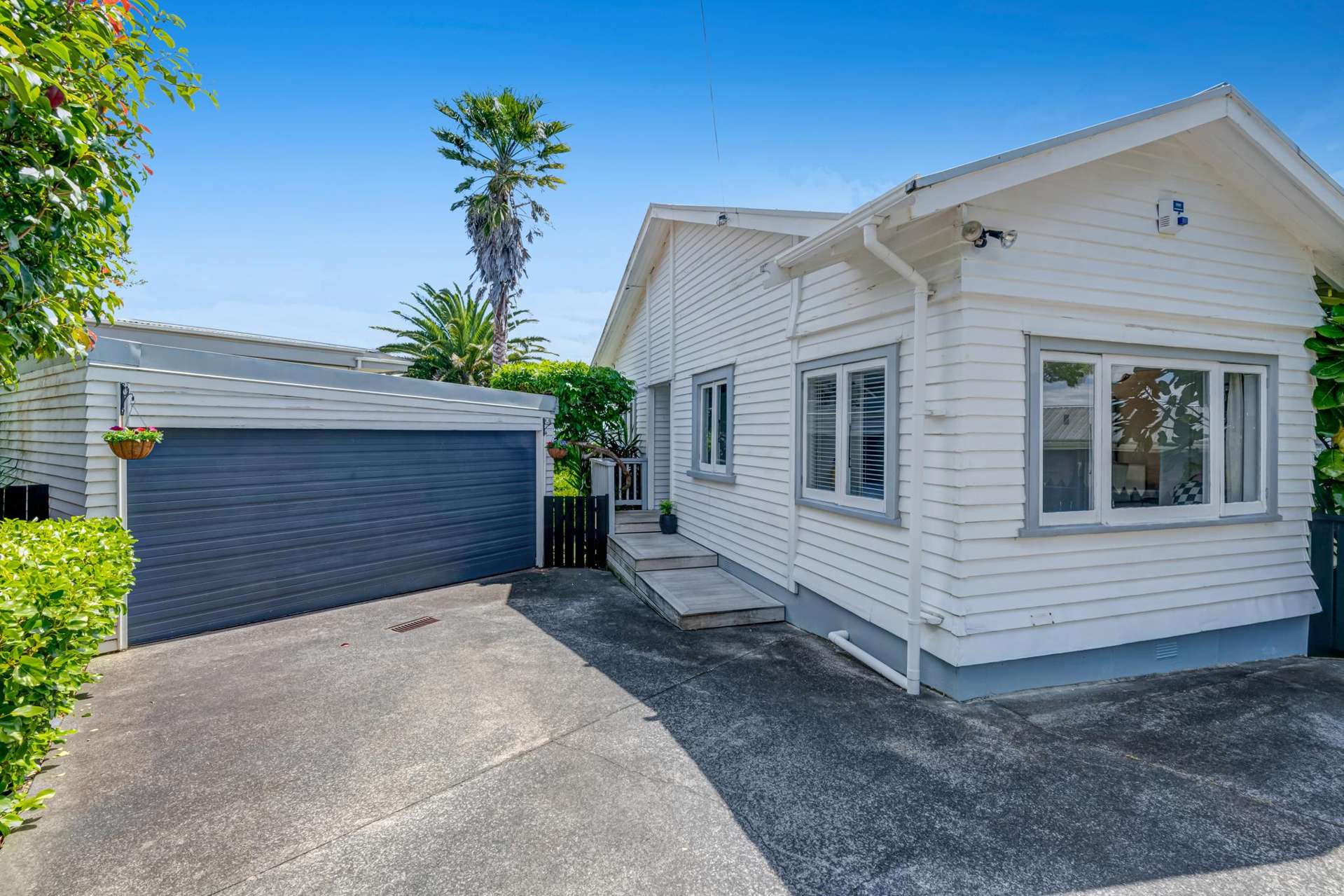 2/136 Sunset Road Unsworth Heights_0