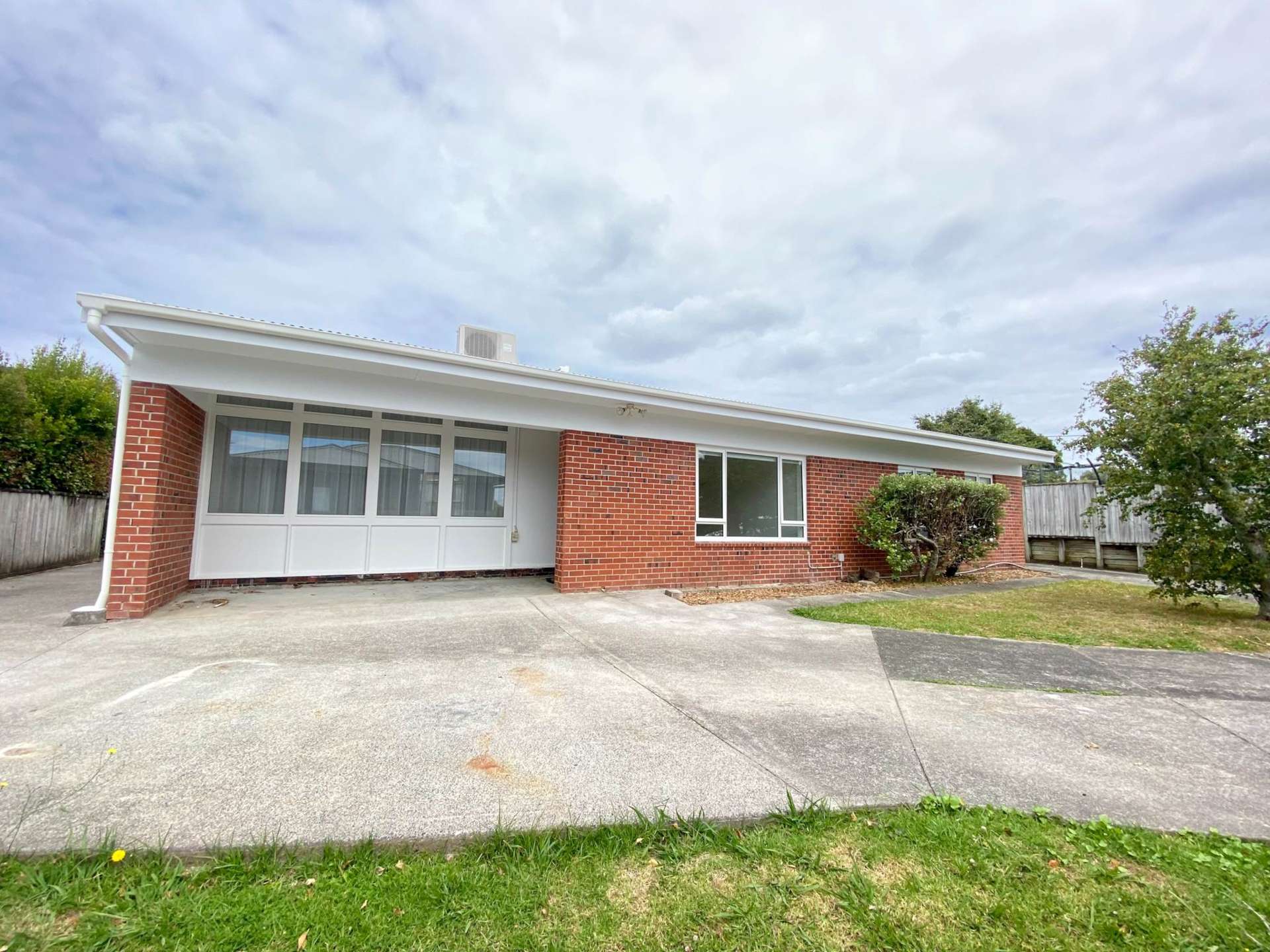 8A Puketea Street Blockhouse Bay_0