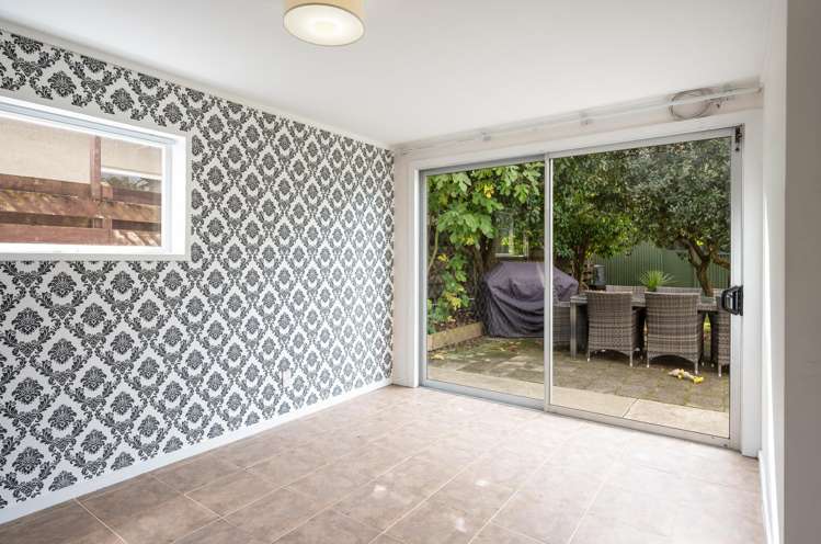 8 Hereford Street Stoke_17