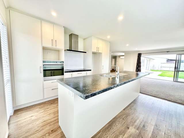 6 Livingstone Drive Papamoa_3