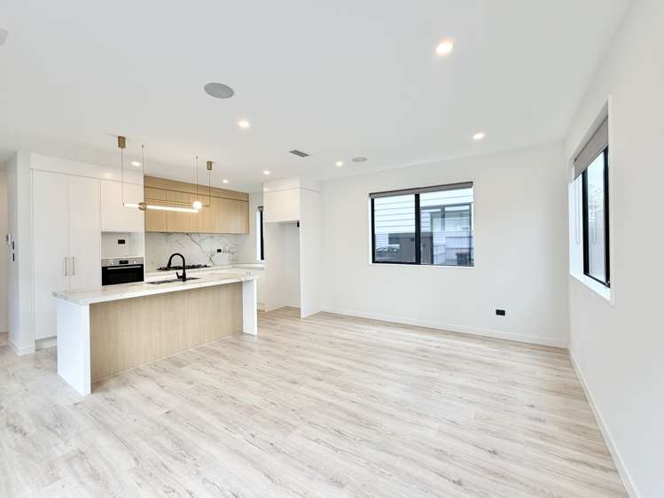 5 Spars Road_2