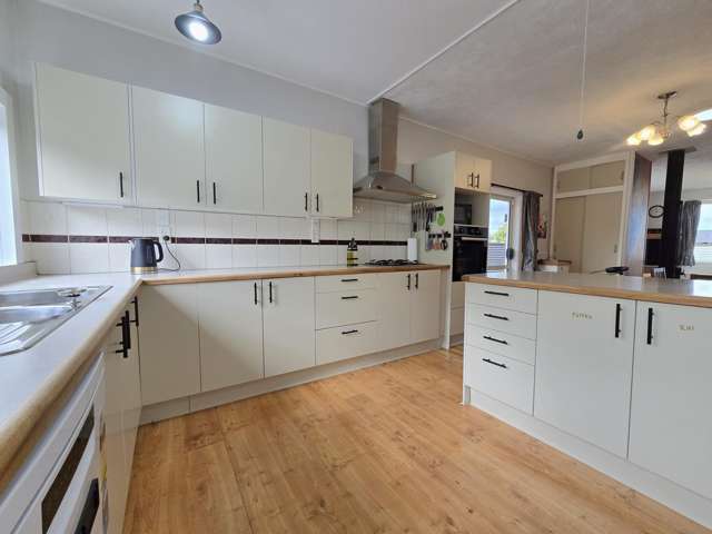 182 Stafford Street Hokitika_1