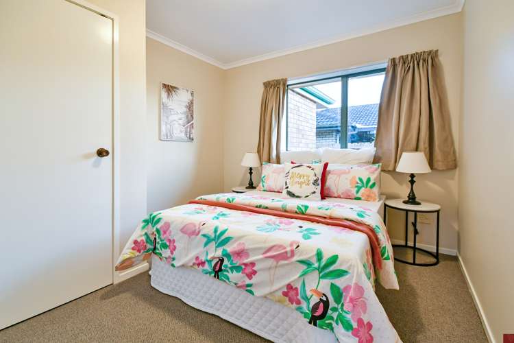 10 Rock Daisy Crescent Mangere_8