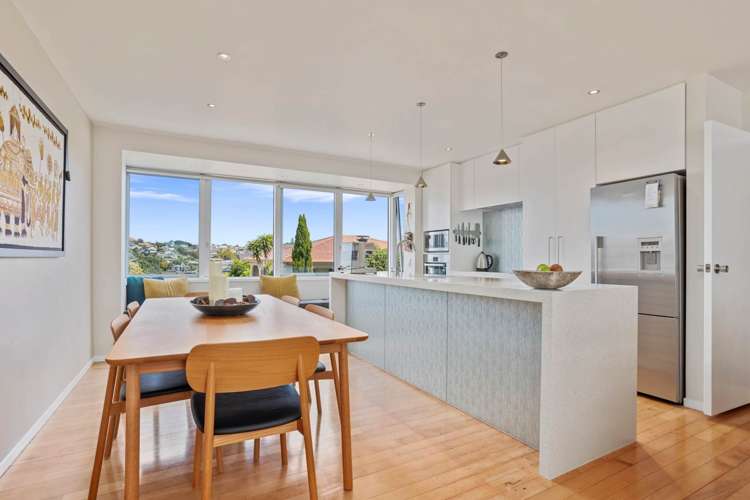 2/4 Beach Road Castor Bay_5