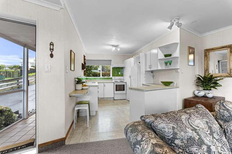 8 Burns Street Westown_17