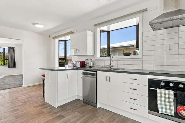 63 Basingstoke Street Aranui_3