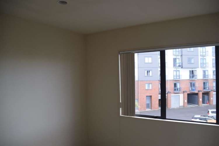 10/12 Crown Lynn Place New Lynn_15