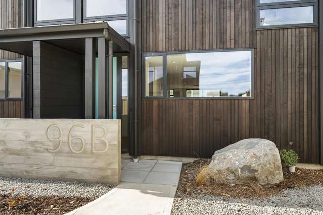 BRAND NEW IN LYALL BAY (FREEHOLD)
