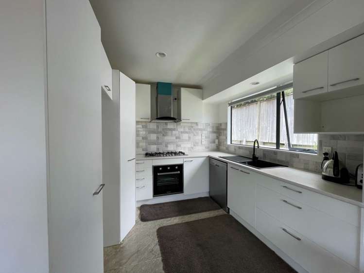 8 Earnslaw Crescent Clover Park_7