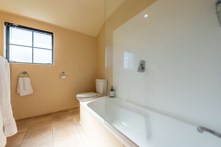 73 Woodhouse Avenue Karori_13