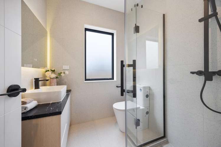 2F Hughs Way Flat Bush_20