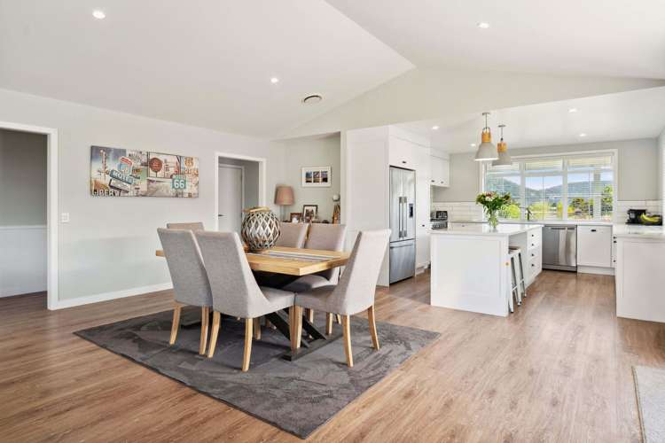 8 Pukatea Lane Kinloch_5