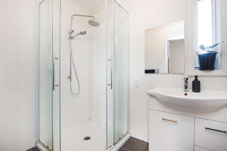 18 Somerset Crescent Highbury_13