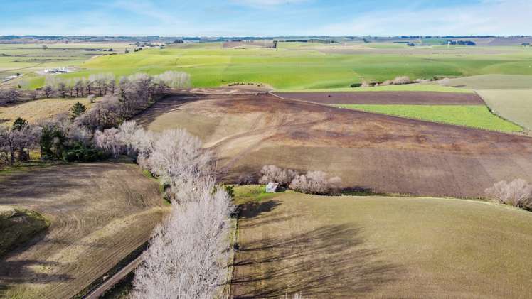 141 Gordons Valley Road Maungati_18