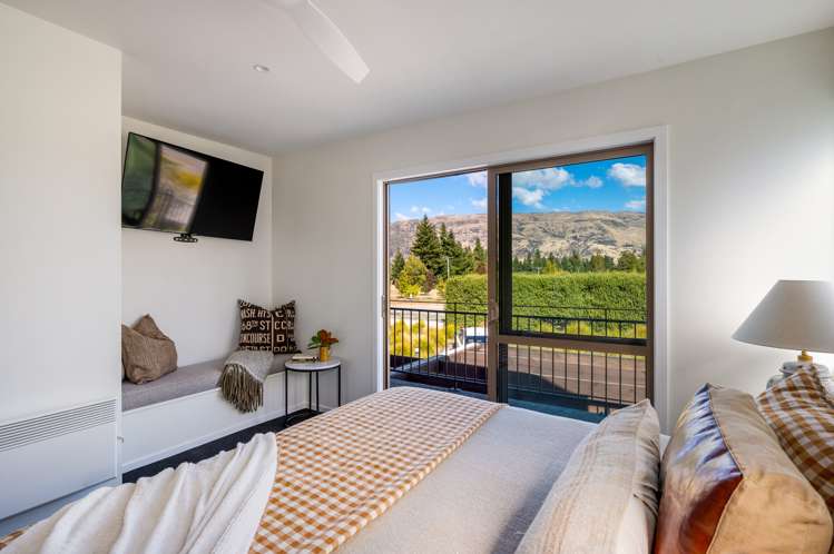 Unit 11 (Apt 32) Oakridge Resort, 20 Studholme Road Wanaka_10