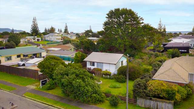 21 Mahoe Street Otaki Beach_1