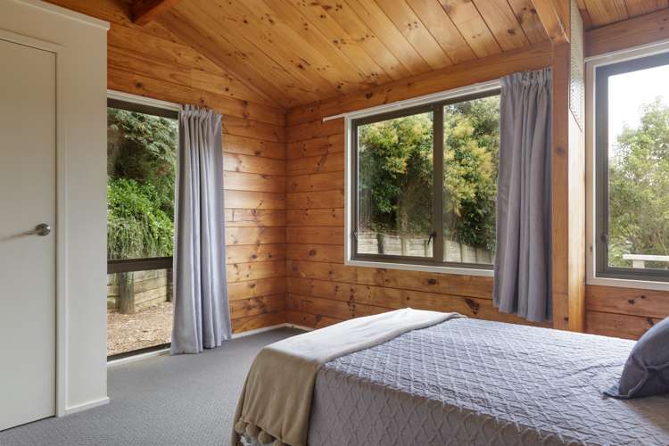 37c Ocean Road Surfdale_16