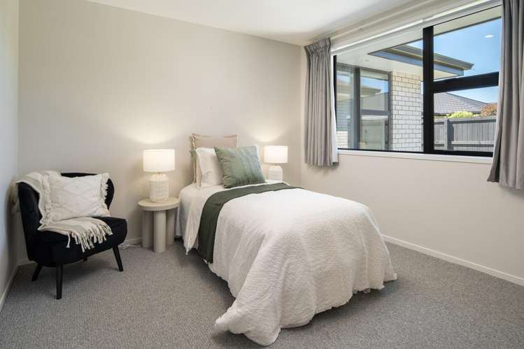 12 Mustang Alley Burleigh_12