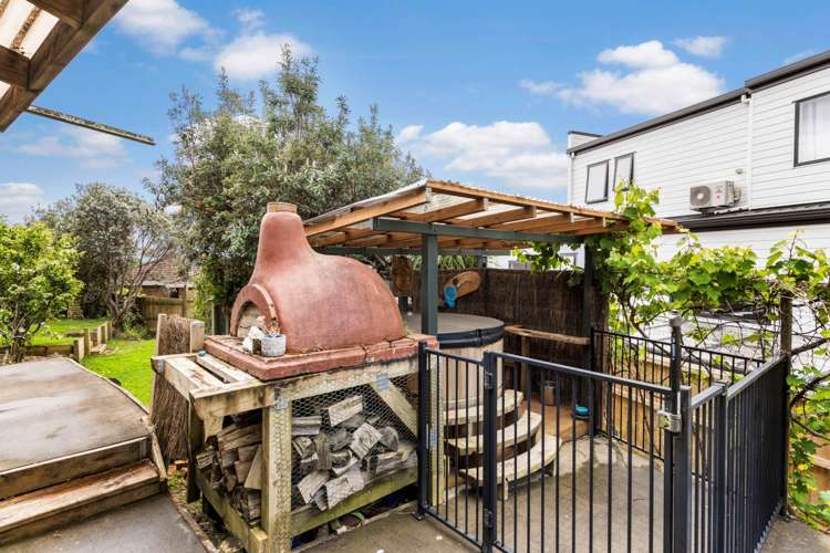 593 East Coast Road Browns Bay_24