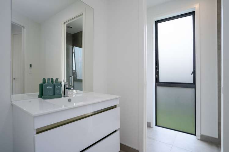 10 Garland Lane Leamington_12