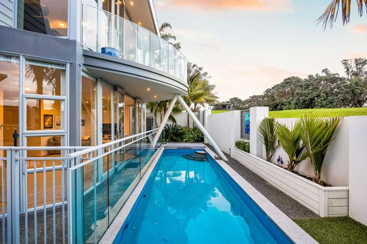 127 Beach Road Castor Bay_25