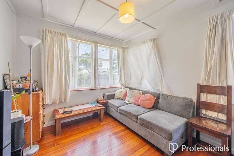 62 Waddington Drive Naenae_5