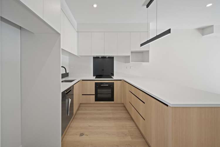 10-12 Clendon Place Manurewa_12