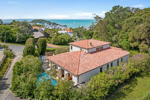 Elegance of Tuscany: Steps From the Sea