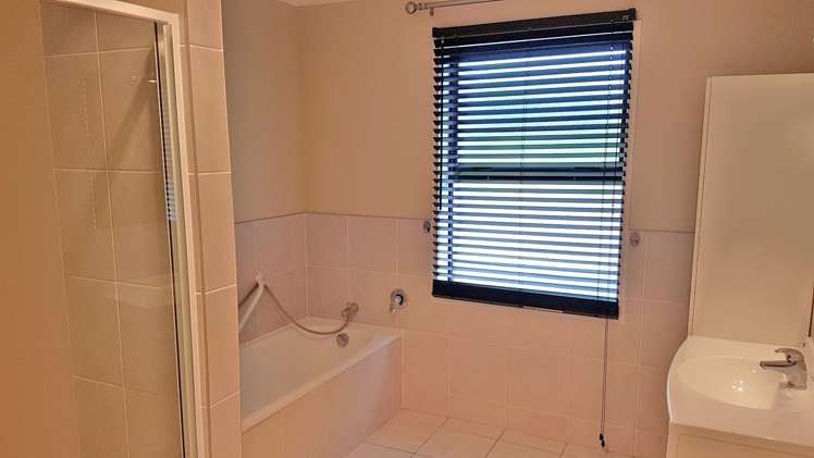 71 Pyle Road West One Tree Point_16