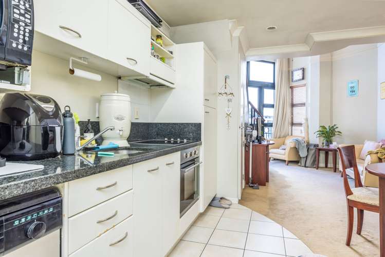 10p/100 Greys Avenue Auckland Central_11