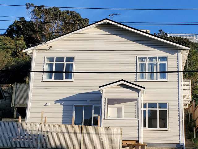 Spacious 4 bedroom home close to Island Bay shops