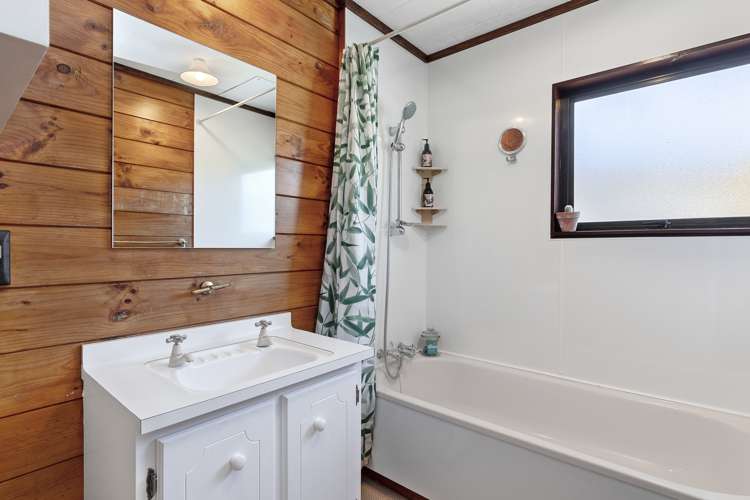 18 Oaklands Grove Clouston Park_13