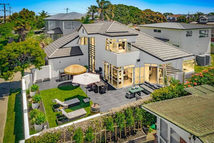 2/35 East Coast Road Milford_1