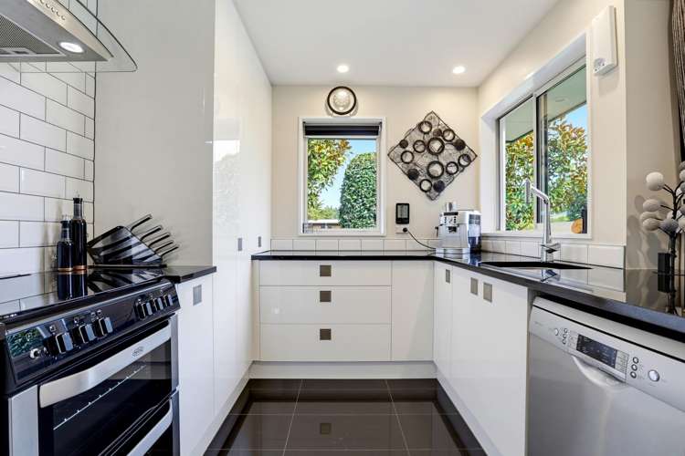 515 Bealey Road Charing Cross_25
