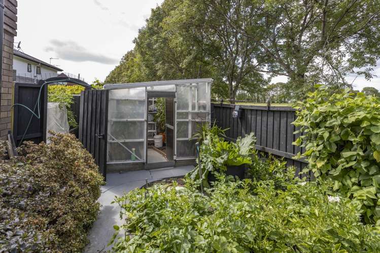 80 Regency Crescent Redwood_34